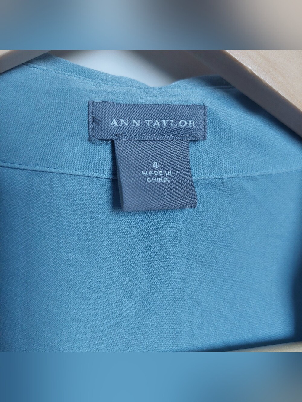 Anne Taylor Light Blue Button-Front Women’s Top - Picture 3 of 6